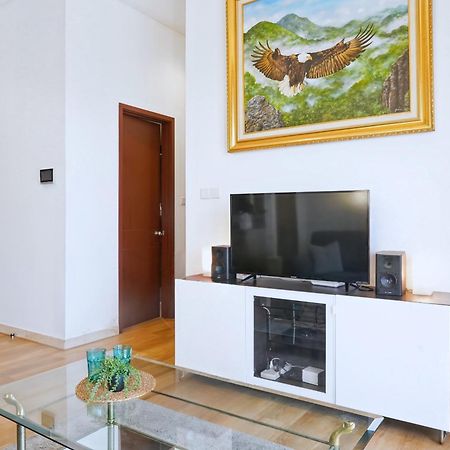2Br Lucky Tower Residence Jakarta Old Town Top Floor Condo Exterior photo