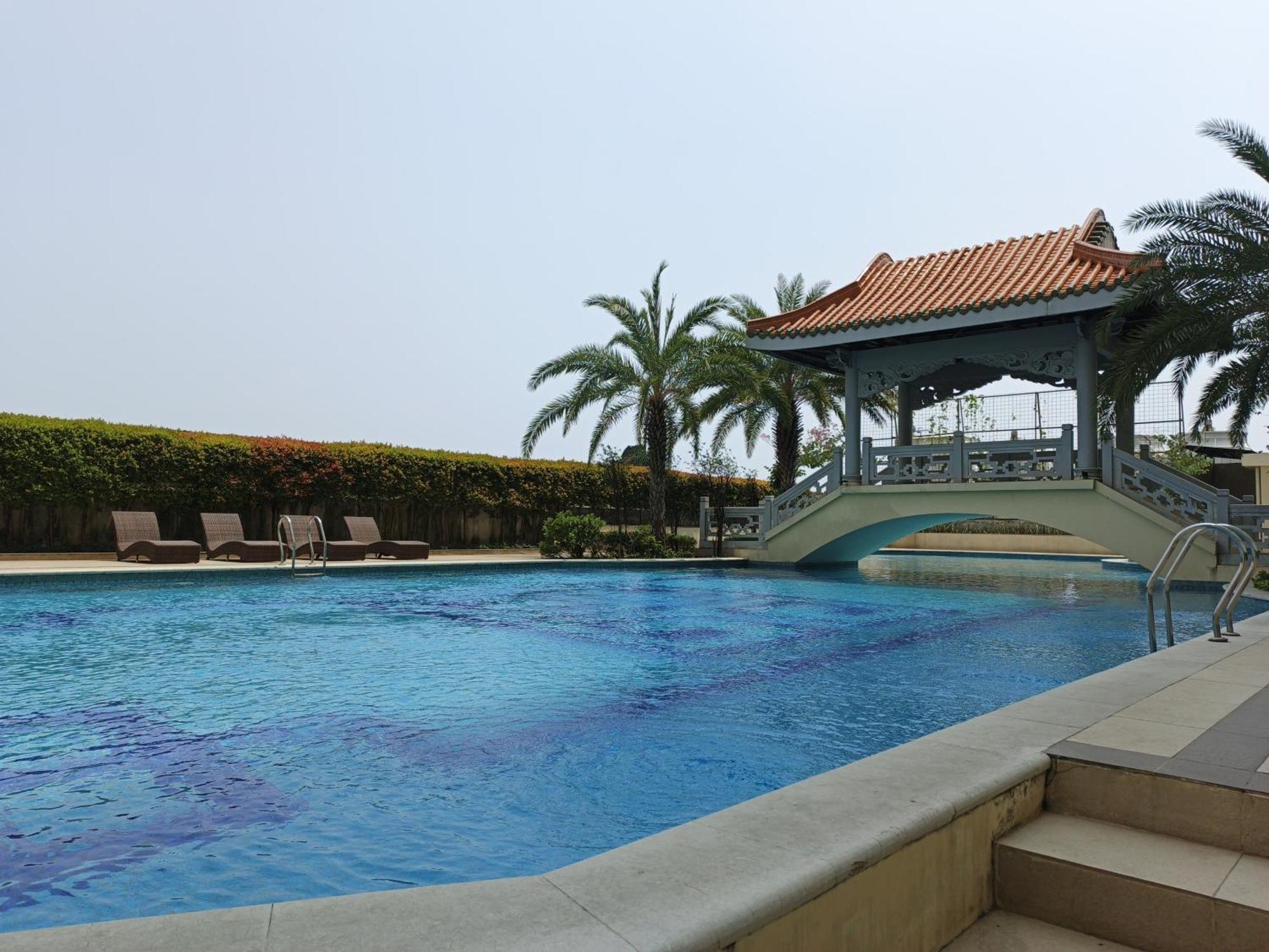 2Br Lucky Tower Residence Jakarta Old Town Top Floor Condo Exterior photo