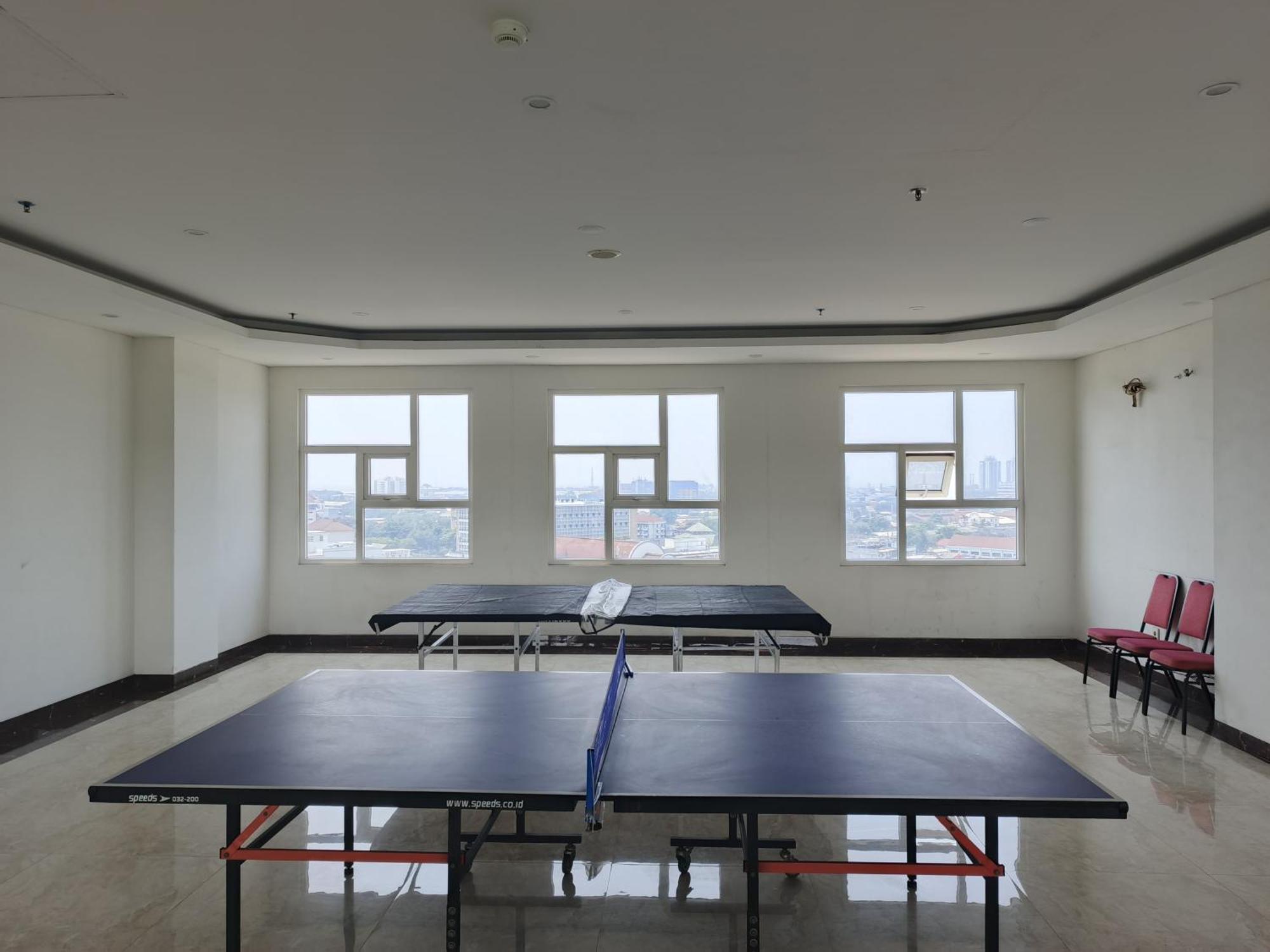 2Br Lucky Tower Residence Jakarta Old Town Top Floor Condo Exterior photo
