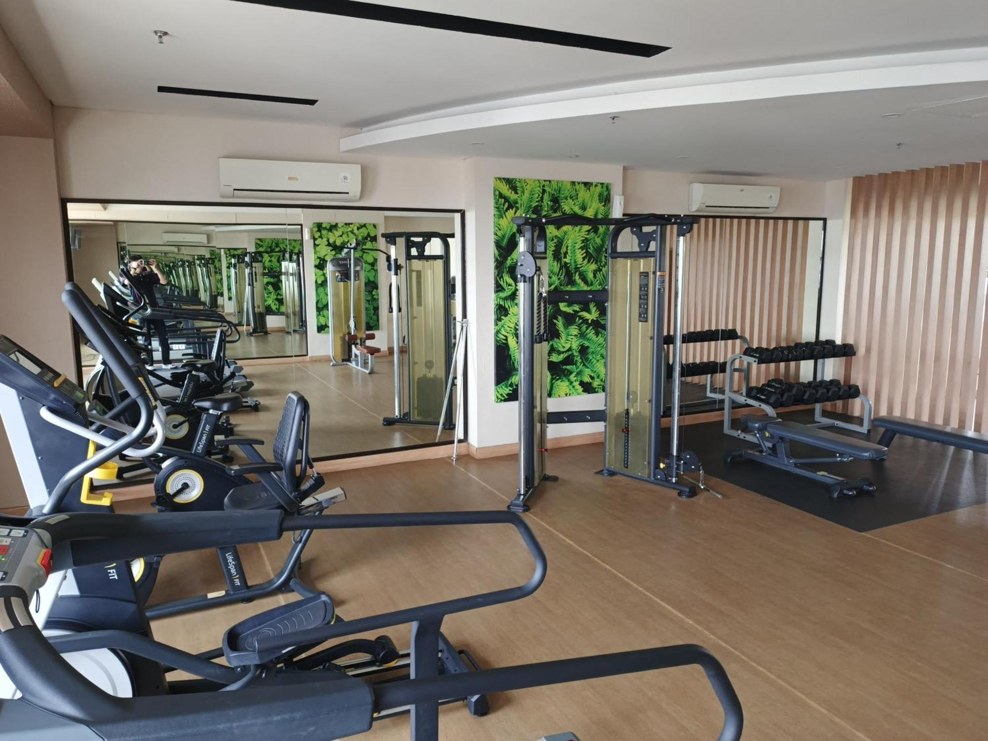 2Br Lucky Tower Residence Jakarta Old Town Top Floor Condo Exterior photo