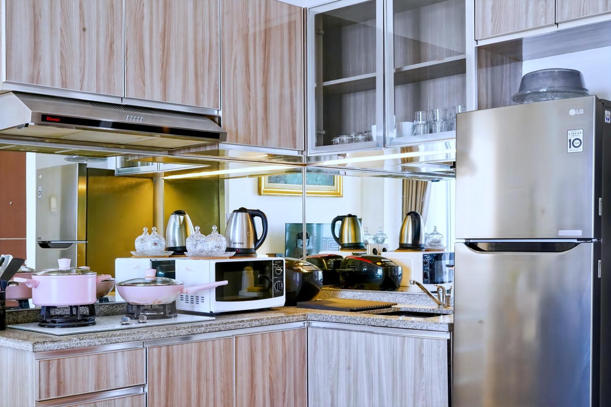 2Br Lucky Tower Residence Jakarta Old Town Top Floor Condo Exterior photo